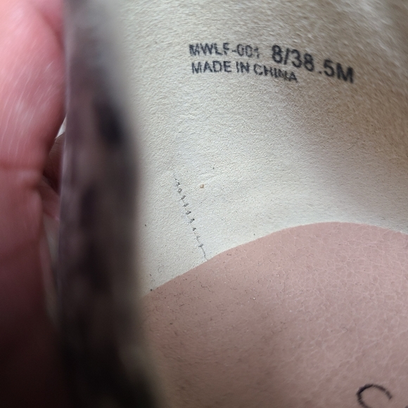 NWOT CHINESE LAUNDRY mali cream snake ankle boots - Picture 7 of 10